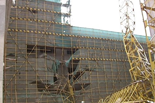 上海一在建工地发生塔吊倒塌事故 致1人死亡