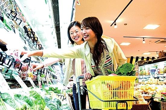 上海超市进口商品畅销 价格比本土产品贵一倍