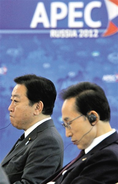 日韩首脑APEC碰面握手不交谈 美方劝双方对话
