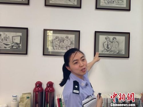 The graph is He Yan of deputy director general of management board of condition of discrepancy of beautiful water public security to be everybody introduction " modern children staying behind " the side helps a case. 