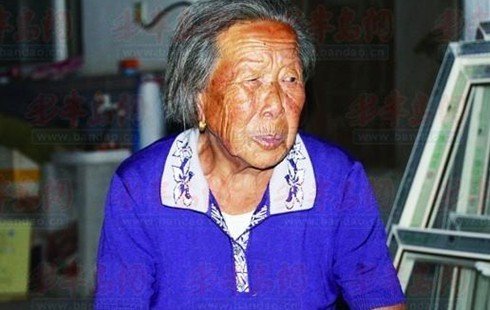 鲁若晴葬礼今举行 全村300户人帮着瞒奶奶