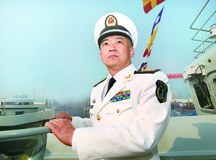 我国第一艘航空母舰"辽宁舰"舰长张峥背景揭秘