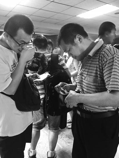 北京地铁票贩子加价卖票专骗外地客