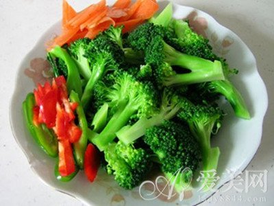 5道西兰花健康减肥食谱 吃出苗条好身材