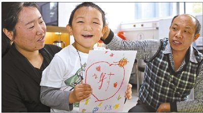 山西遭伯母挖眼男童今日出院仍以为暂时失明