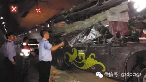 3岁半女孩车祸中失去左腿 交警遍寻现场找到断肢送医接活