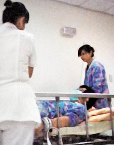 台湾一医院3<em>女护士</em>集体泼冰水凌虐男<em>护士</em>(图)