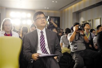 骆家辉否认因北京空气质量差决定回国