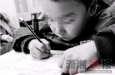 7岁男童因为无钱搭乘公交车步行6公里回家(图)