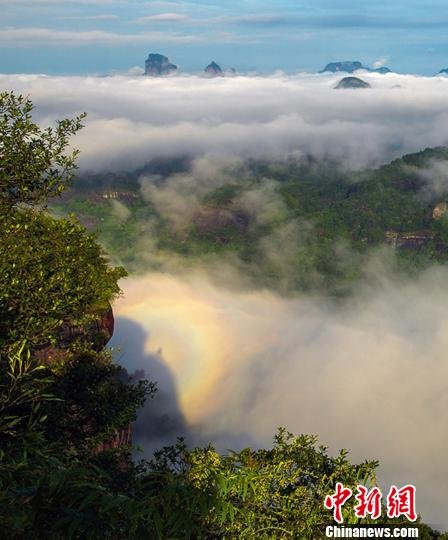 广东丹霞山管委会称景区惊现“佛光”奇景