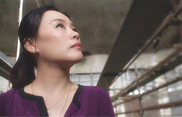 邬君梅18年后返渝 用脚步丈量抗战路