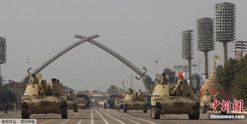 巴格达举行阅兵大典时绿区遭迫击炮攻击_新闻_腾讯网