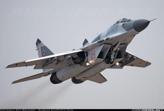 英媒:疑似俄军米格29被土耳其战斗机击落