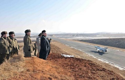 朝鲜领导人看望核试验人员 称狠狠扇了美国耳