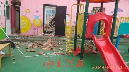 高清图—信阳浉河区董家河镇驼店村百川亲子幼儿园坍塌 有伤亡