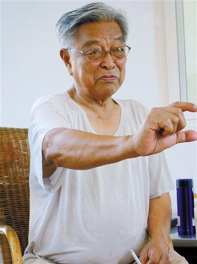 褚时健84岁再成亿万富翁 唯一女儿狱中自杀