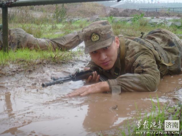 “铁血指导员”文海地:从士兵成长为军官_新闻_腾讯网