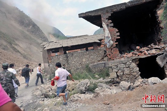 媒体称彝良地震大多遇难者系被山上滚石砸死