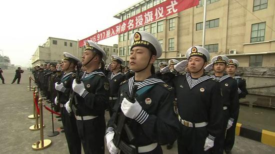 海军三艘新型两栖坦克登陆舰同时入列