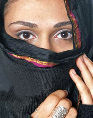 沙特阿拉伯一组织宣称那些眼睛性感迷人的女性应该将双眼也蒙起来.