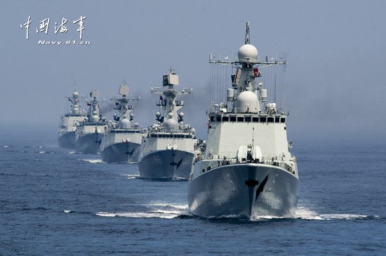 中俄军演举行海上阅兵式:战舰以10节速度驶过