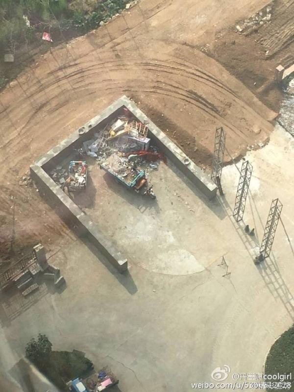 河北一小区物业建垃圾场 十名业主堵路被拘