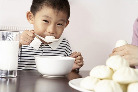 儿童养生:冬季补充润燥食品增强免疫力