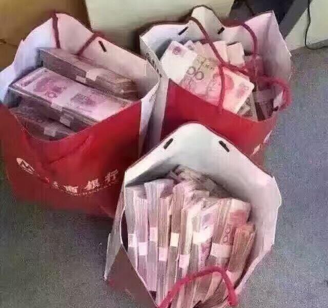 的哥捡乘客手机送回，要100元报酬反遭曝光，还能不能做好人了!