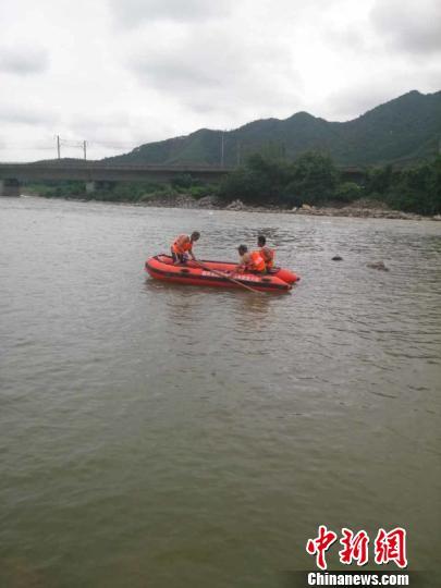 广东5驴友登山遇山洪3人死亡1人仍失踪