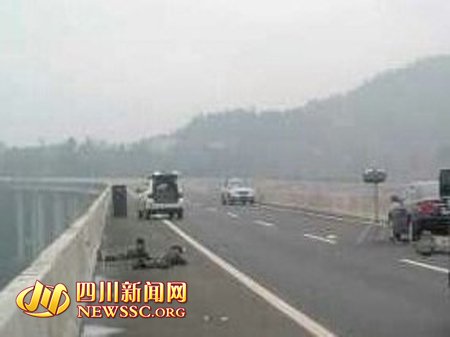 广南高速持枪抢劫案图片