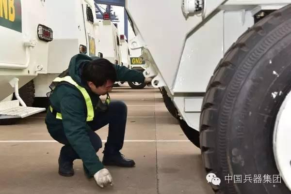 60辆VN4型装甲车发往海外执行反恐任务