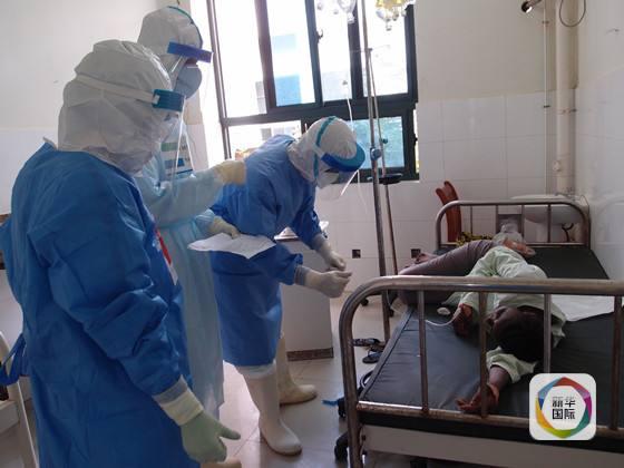 康复埃博拉患者:中国医生给了生命