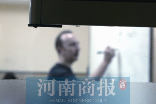 学生交数万元学费上外教课 对方系留学生无经