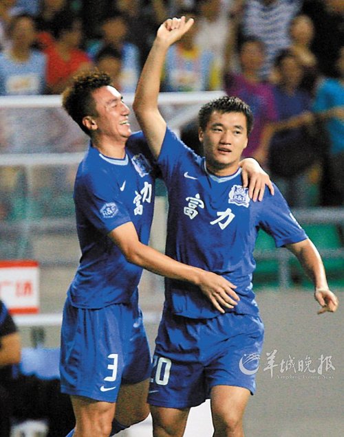 乌龙球送礼,富力领先德罗巴助攻,申花扳平