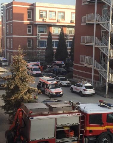 清华附中工地倒塌多人死亡 目击者称砸伤十余人
