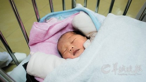 被弃女婴看上去比较健康