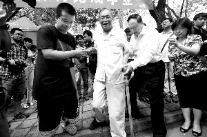 北大新书记吟诗劝吃苦 不赞成“寒门难出贵子”