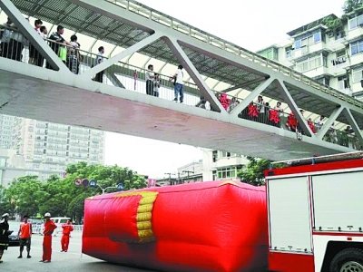 长江二桥成“自杀大桥” 建成17年百余人跳桥