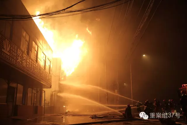 北京新宫五金市场突发大火 450余消防员扑救一夜