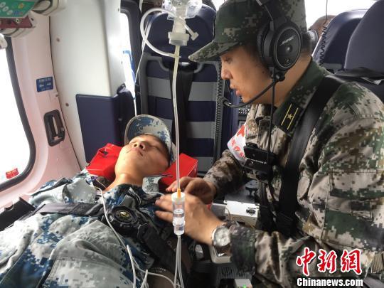解放军第101医院首建伤员空中医疗救援绿色通道