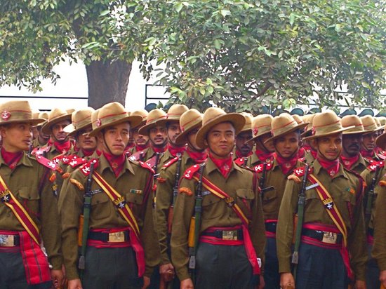 印度在中印边境集结2个山地师 招募锡金侦察兵