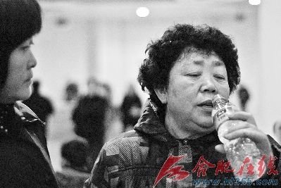 女子越狱潜逃25年后落网 回到监狱将被加刑(图)