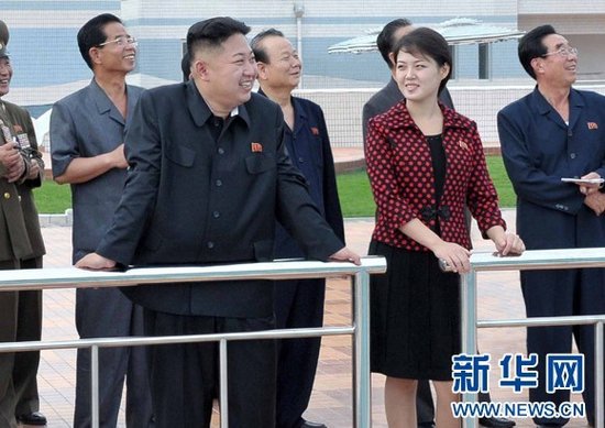 这张朝中社7月25日提供的照片显示，朝鲜最高领导人金正恩元帅7月24日在平壤视察绫罗人民游乐园。