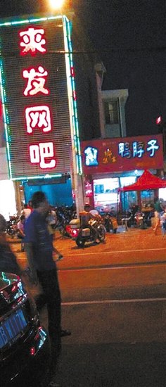 网曝赤膊纹身男骑警用摩托兜风 警方回应被盗