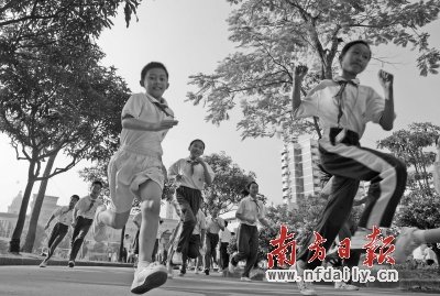 广州部分学校取消长跑 老师称体质不好更该跑