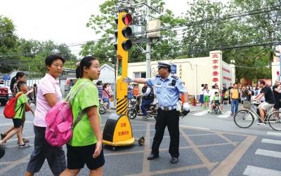 北京百万中小学生开学 首日路面拥堵指数6年最低