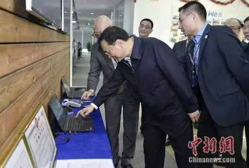 三届政治局常委怎样当资深网民?