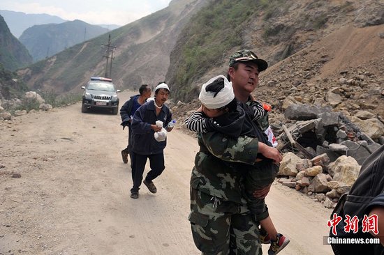 媒体称彝良地震大多遇难者系被山上滚石砸死
