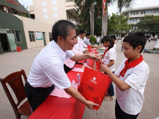 广东南粤银行启动爱心助学系列公益活动
