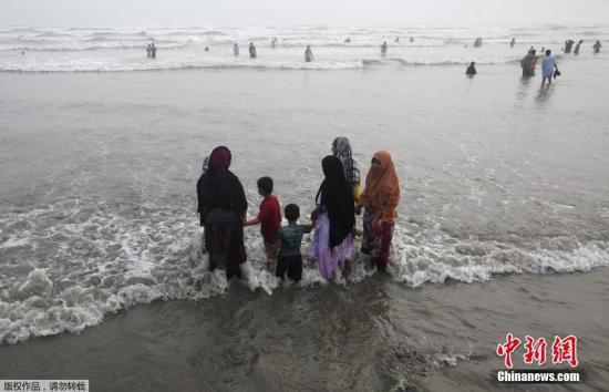 巴基斯坦遭遇热浪已致近700人死亡 进入紧急状态